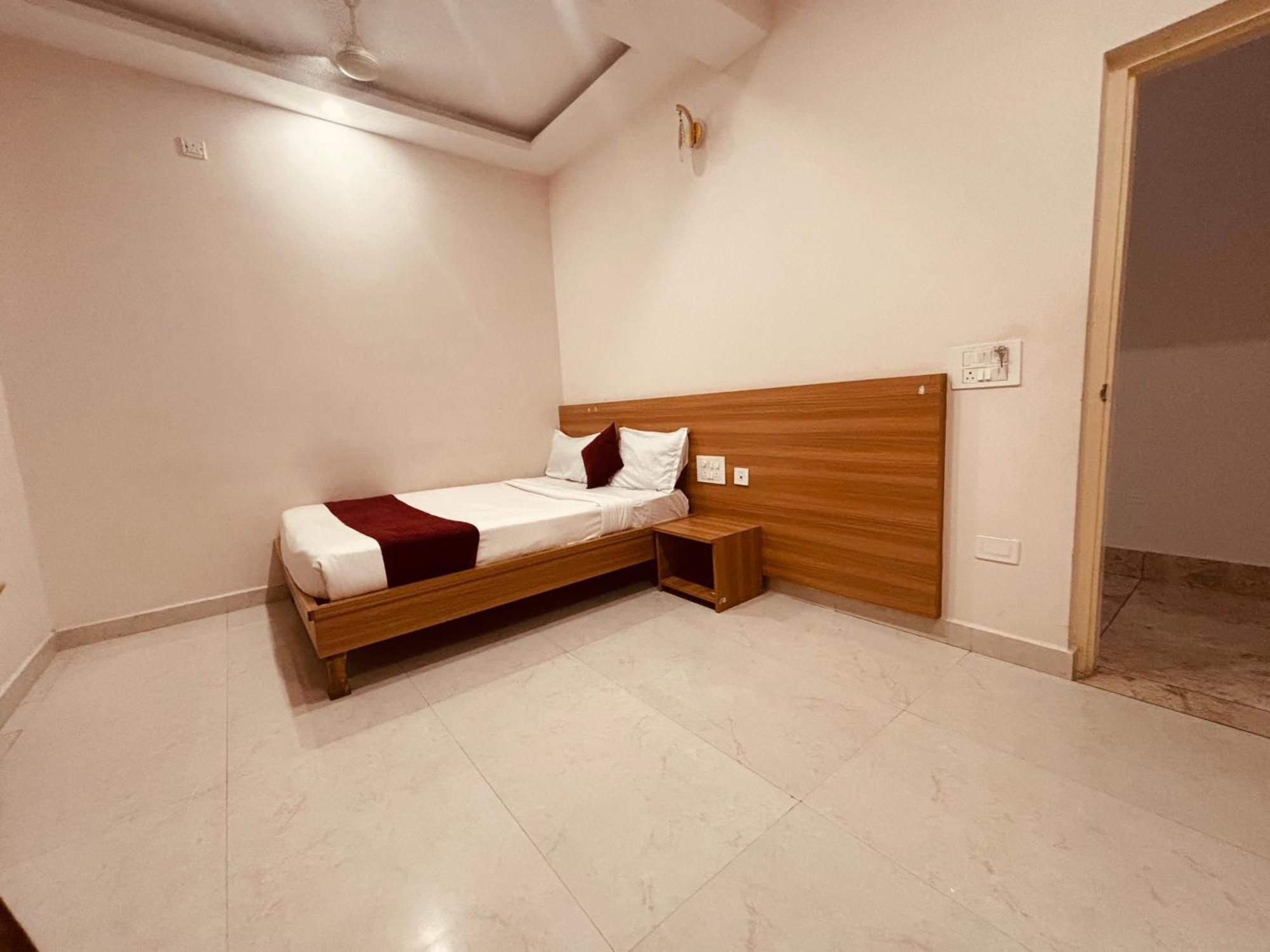 Seema Palace Inn 1 Km From Railwaystaion Mysore Exterior photo